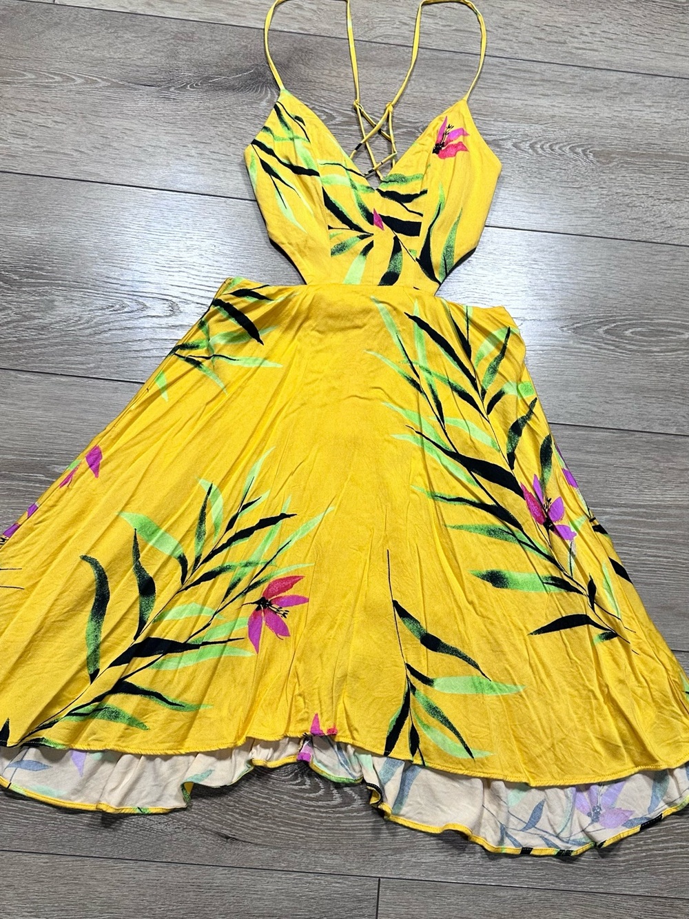 •SOLD• Urban Outfitters Yellow Tropical Floral Print Cut Out Mini Dress - Picture 8 of 16